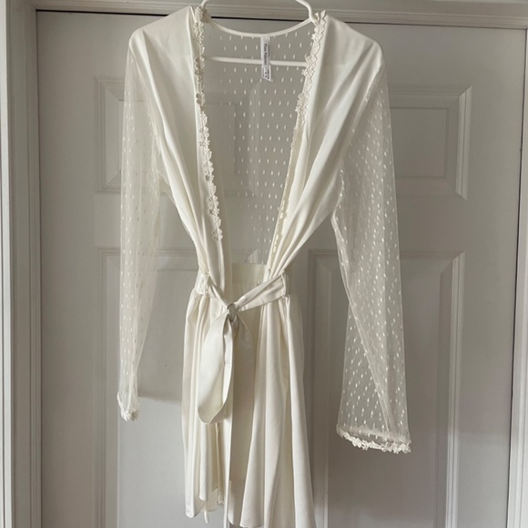 Flora Nikrooz Showstopper Robe - Ivory - Picture 2 of 4